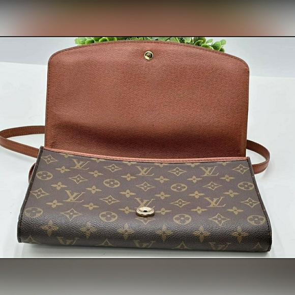 💚Louis VuittonPochette Bordeaux GM Crossbody🍁 - Picture 6 of 15